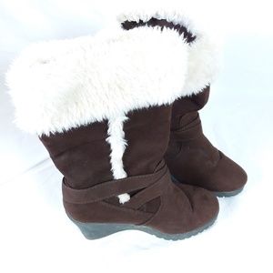 Brown american eagle fur boots